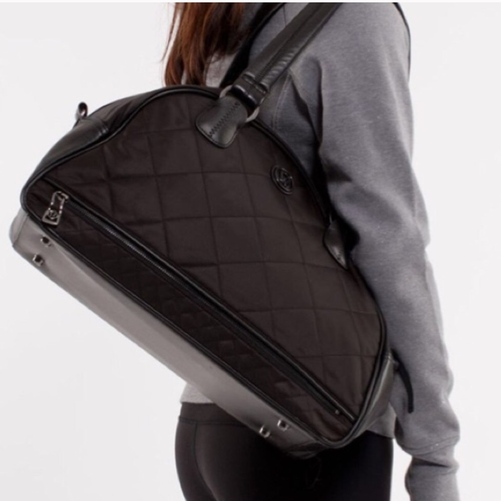 Lululemon Still Groovy Black Quilted Bag